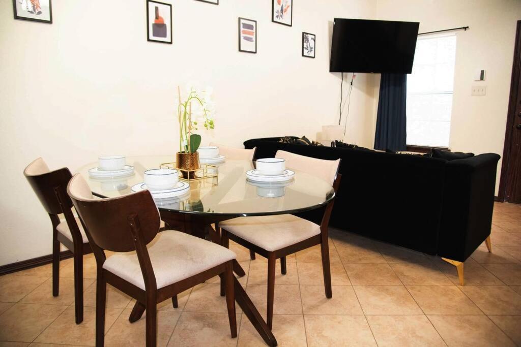 1 Min To University Utrgv 2Bd 2Bt Town Suite Единбург Екстер'єр фото