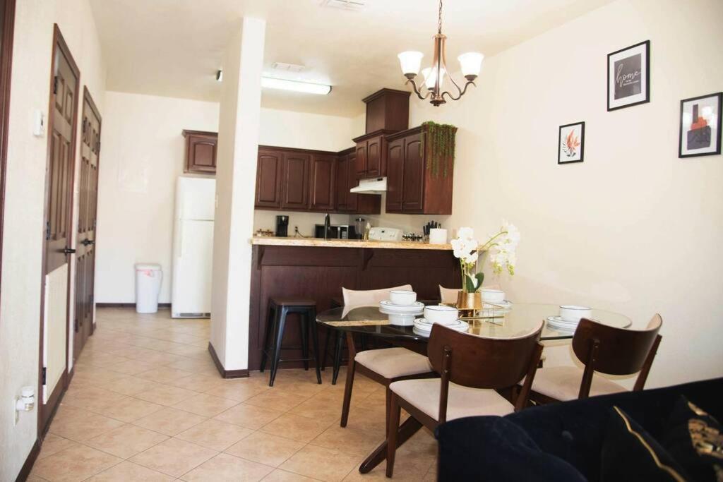 1 Min To University Utrgv 2Bd 2Bt Town Suite Единбург Екстер'єр фото